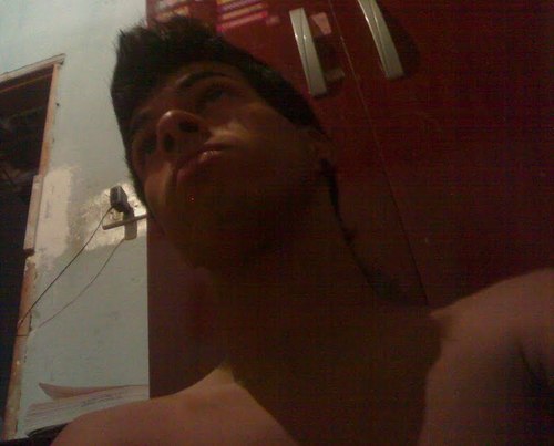 Não sou do tipo de correr atraz de ninguém
Mais se um dia eu correr, é porque essa pessoa és muitoo  importante pra mim !!! =D