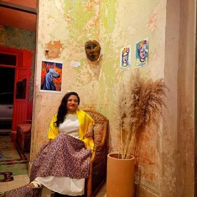 Artista multidisciplinario gestor cultural directora de la galería La casa Azul de Rosa Muralista,Escultora y  paisajista.