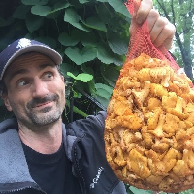 Plant Based Raw Food Educator, Juice Bar and Cafe Consultant, Chef, Author and Superfood Conspirator. No masks, no vax.