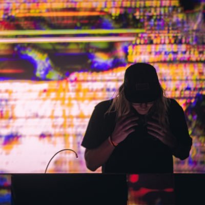 https://t.co/iafdZbduLi Howdy I’m Jake and write music