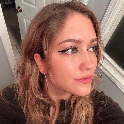 verycooltweet's profile picture. Sarah 🦋⛓🌐🎲🎱🎭 all killer no filler