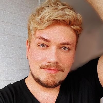 Autor | Leitor de livros questionáveis | Fã de Disney | Marketing na Universo dos Livros | Sim, esse é meu nome mesmo