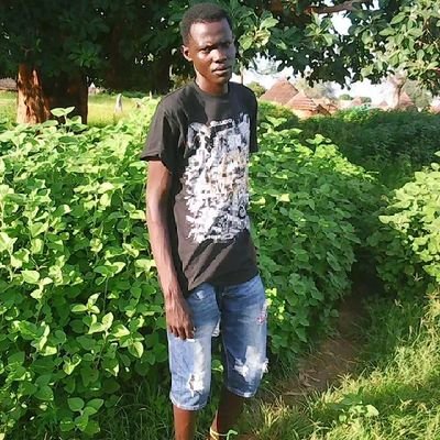 Name:Malith Tinga.Born in 17-12- https://t.co/Wwoy2tuMJH South Sudanese by birth.Also he is professional futbola and he is playing in team called Noujum Salghana of Juba