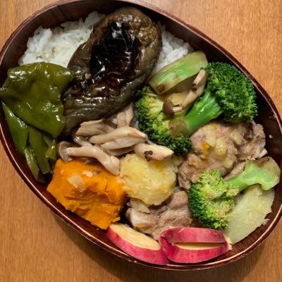 主婦歴17年。 料理は作るけど、弁当作りは嫌い。子どもが学校で食べる弁当毎日作ってます。モチベアップのためのアカです。 弁当は基本昨夜のご飯が入ってます。無言フォローごめんなさい