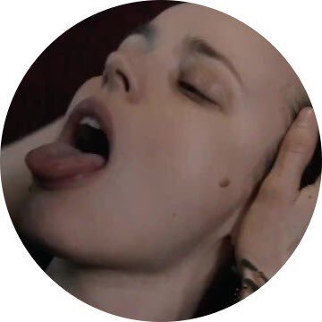 sadmoth0's profile picture. do all lovers feel they're inventing something?
