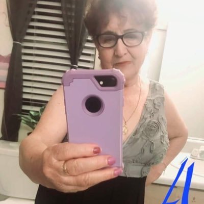 Abuela de 72 años single granny💕