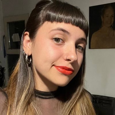 Triperonista. De la JP de #Calle4. Me recibí de Profesora en la ETLP. Por siempre Néstor. No traten de entenderlo •22•