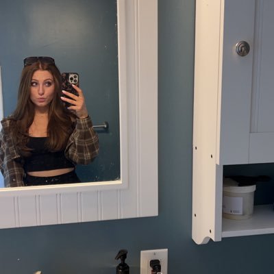 caitlinbombard's profile picture. 