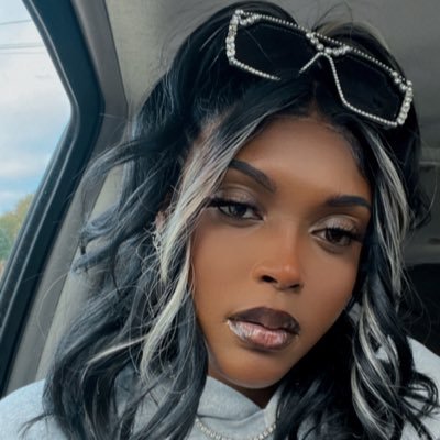 Mixed🦋 #prettiestganstaa 🇯🇲🇺🇸🇮🇳just a young women with big dreams 🤩 #travelingnailtech✈️ follow my TikTok : @iceyyb_🌈🌈
