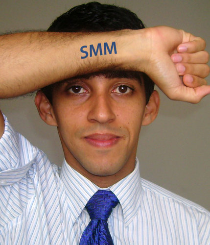 Olá! Sou graduado em Comunicação Social com Propaganda e Marketing. Atualmente, pesquiso e trabalho com Marketing Digital.