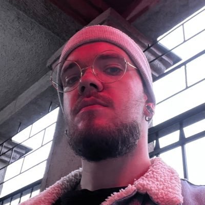 iamtolymbus's profile picture. Позитивный, 2х метровый великан, который согреет вас в печальное время)