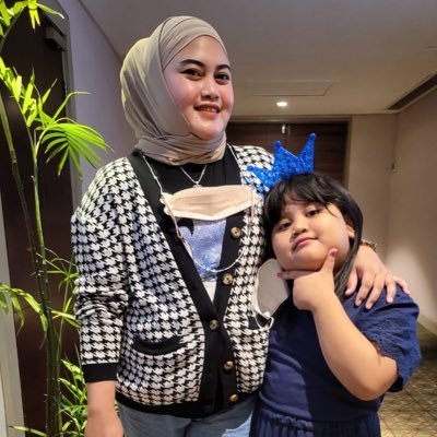 RicolaOlla's profile picture. lecturer who loves to teach 😇