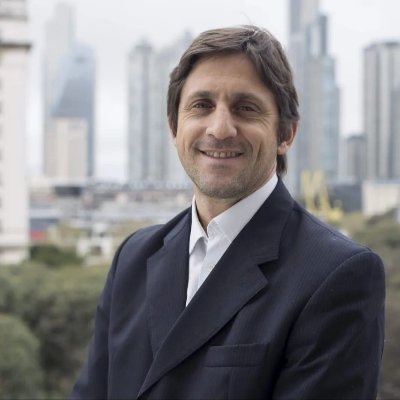 Ex Subsecretario de Gestión Económico Financiera y Administración de Recursos en el Ministerio de Educación del GCBA. Casado, papá de 4 y muy hincha de River.