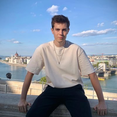 HarryRWhite's profile picture. From Brighton | 🏳️‍🌈 | he/him | insta harry.r.white