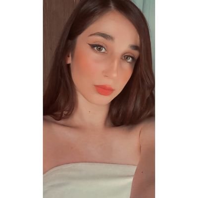 heliiyw's profile picture. 