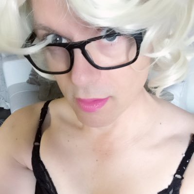 Sexy cross dresser that loves huge cocks! #naughtylibrarian #bbcsissy #deeppussy