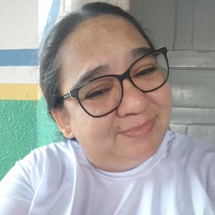 Sou brasileira, nordestina, cearense, professora com e por amor ♥️ Sirvo a Jesus Cristo, o meu Salvador. Amo minha família, pátria e principalmente meu Deus 🙌