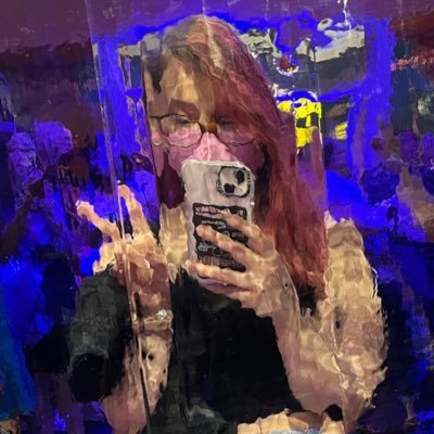 Liz | 92'| She/Her | Gamer | Frm Social Content Manager | Disabled AF | I listen to a lot of Kpop 🏳️🌈🧏🏼♀️🍉