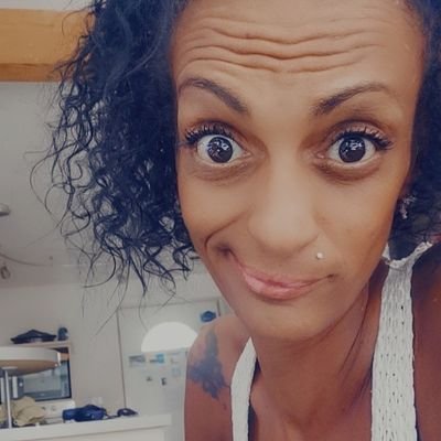 Maloueloue's profile picture. Mon.monde.en.carton 🌸

Donne une deuxième vie aux cartons destinés à la déchetterie.... Comme moi de petites imperfections.... Mais tellement parfaits 🤘🏽🤪