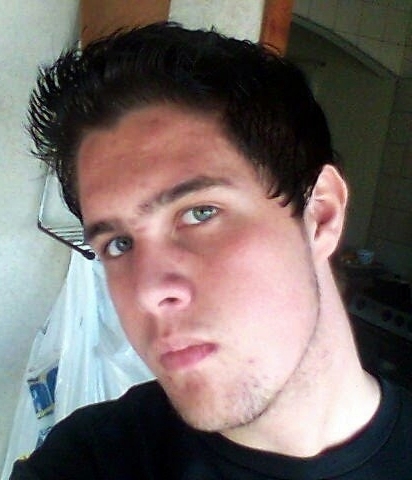 Sou Felipe tenho 18 anos moro em Jundiaí SP, sou extrovertido ao mesmo tempo tímido, gosto de pessoas sinceras e o que mais odeio é a falsidade...