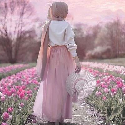 aissssssssssyah's profile picture. Sujud itu indah. Kamu berbisik ke bumi, tetapi ia terdengar di langit ❤