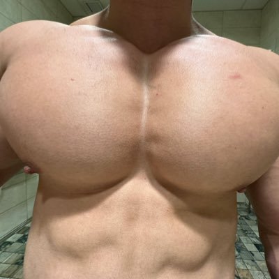 Only the biggest pec bouncing | 18+ only