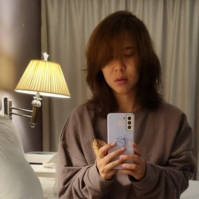 Lotusina's profile picture. is the most manipulative person when it comes to imaginations and creations.

is easily found singing or writing all the time.