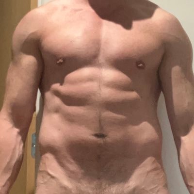 Vers kinky guy into Fisting / Piss / PA - Dublin Ireland 🇮🇪 Let’s make some content 🤔😈- No women followers - I block them all!