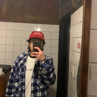 paulahfaria's profile picture. tudo é inconsequente