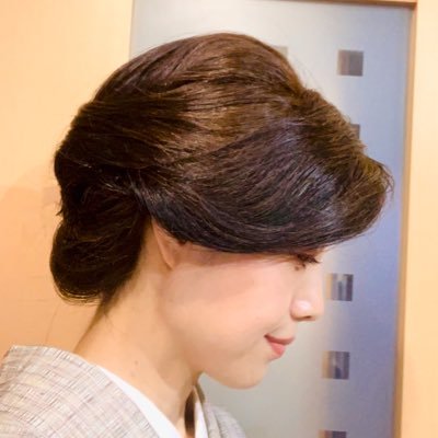 足立区にて着物リメイク、ヘアメイク、着付、裁縫教室をしております。 お仕事ご依頼はDMより、宜しくお願い申し上げます。       Instagram an_akicoco