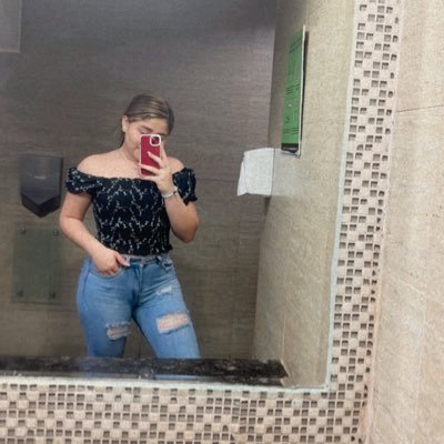 YanethM1024's profile picture. 