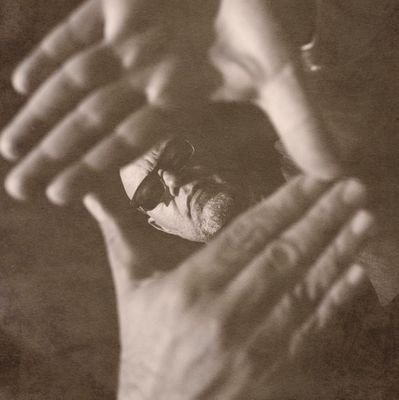 oscar_riveroll's profile picture. Articulista en  Milenio Diario / escritor/semiología y hermenéutica / catador de café... lavo y plancho ajeno.