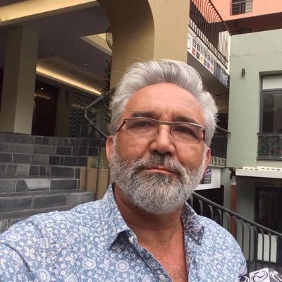 I'm a veterinary doctor and also a wild life expert for Nat Geo wild. Father, grandfather, God fearing. open minded. lets learn together