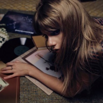 treachroushaze's profile picture. books and taylor swift. not impersonating anyone