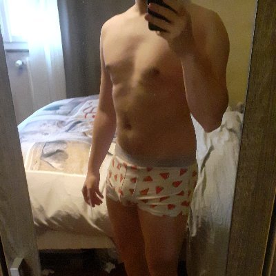 Etalondu27's profile picture. Hétéro curieux qui aime montrer sa grosse queue, ses couilles et qui aime matter aussi!
FR-EN
#uncut #lowhangers