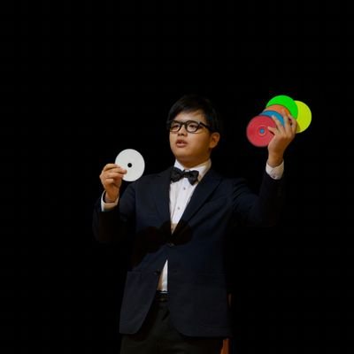 高槻パフォーマンスサークルhookのマジシャンです主にクロースアップマジックをやります
本業はプログラマーやってます🔰
現在はCDマニュピレーションを練習中…
第2回 WOLF MAGIC CONTESTウルフ賞受賞