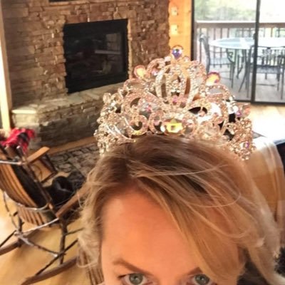 hermajestyknows's profile picture. 