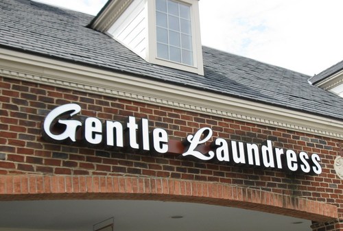 A personal laundry shop that strives for just simple clean living.  No solvents or harshness.  Feel and smell the difference laundry done right makes.