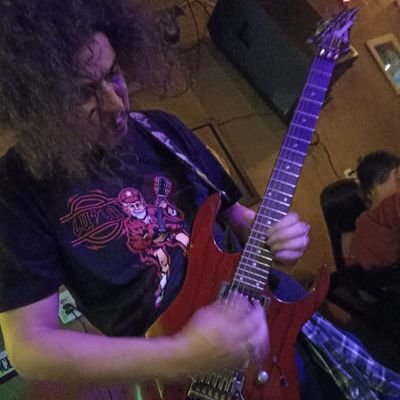 thiagotbb's profile picture. Professor de música, tocador de Rock 'n Roll, Jazz e Música Brasileira, antifascistas, e tomador de cerveja 🎼🎵🎶🎸🖤🍻