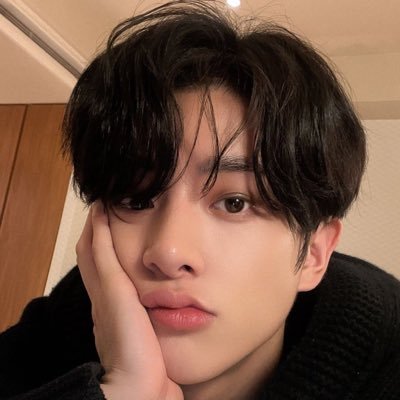 jemung1115's profile picture. shout out to 재윤