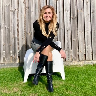 BLiZZ_Business's profile picture. Blizz Business | Regisseur| matchmaker | verbinden | https://t.co/sAlFGwUV7M | ❤rock music & festivals | lezen | wellness | uiteten