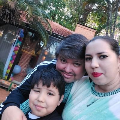 Abogado. Hincha del club Cerro Porteño.