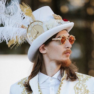 Co-Founder and Chief Revenue Officer of @Feathr. Community builder in Gainesville, FL. Fan of all things costumed and themed.