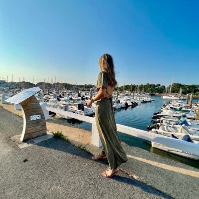 Estefaniavallee's profile picture. 29. Deja que tus sueños sean mas grandes que tus miedos y tus acciones sean mas fuertes que tus palabras.