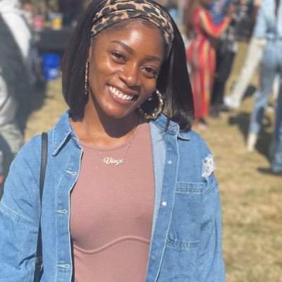 LaraeTwin2's profile picture. A Flower that’s Blooming 🌺