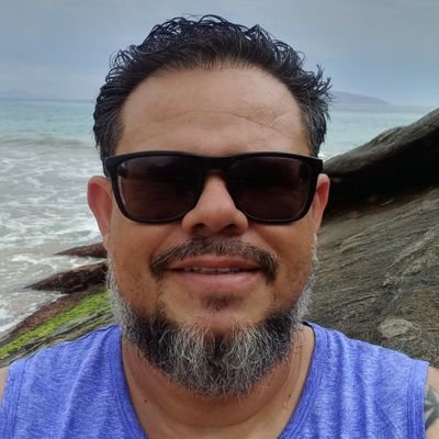 vladimirh's profile picture. Professor. Aqui é 🐓. Autor de A resposta do Morcego de Wuham, @EditoraAppris.
Letrista de Samba de Amor, disponível em https://t.co/lGkqkNXihH e nas plataformas