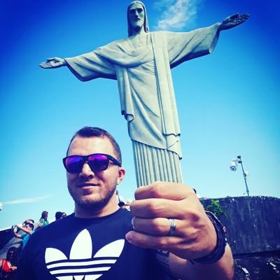 Anti-comunista. Veja o q aconteceu na China, URSS, Iugoslávia, Camboja, Vietnã, Cuba e atualmente Venezuela. Larga de ser imbecil e achar q tudo é coincidência.