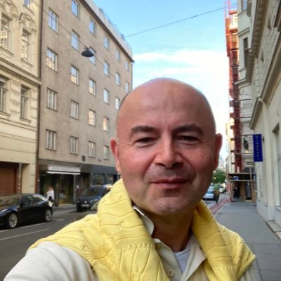 igorkomusanac's profile picture. a reader, a keen student of languages, and an advocate and supporter of the underdog