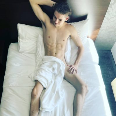 hey names Endymion I’m just a young dude with a bi side having some fun . thanks for checking me out hope you enjoy …. also feel free to check out more (18+)