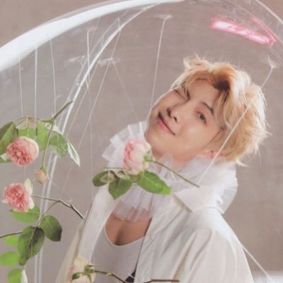 she/they || 98 liner || #2 rapline stan (#1 is taehyung) || i have deep romantics feelings for kim namjoon 💖💜💙 fruit vibes || sopeyjoon on tumblr